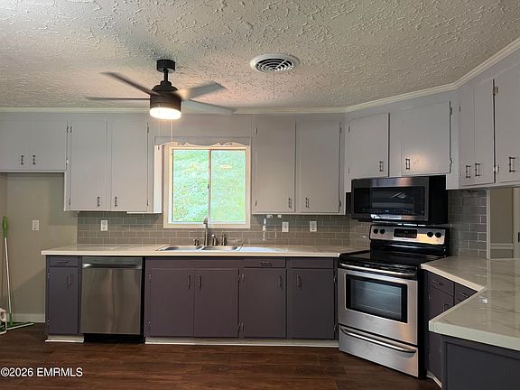 3rd image of 3119 Mountainview Pl