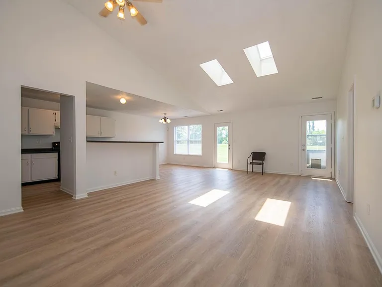 9661 Trail Dr — Photo 8