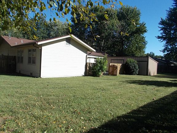 2nd image of 1747 N Yulan Dr