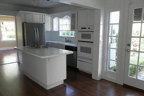 3rd image of 843 Laurel Ave