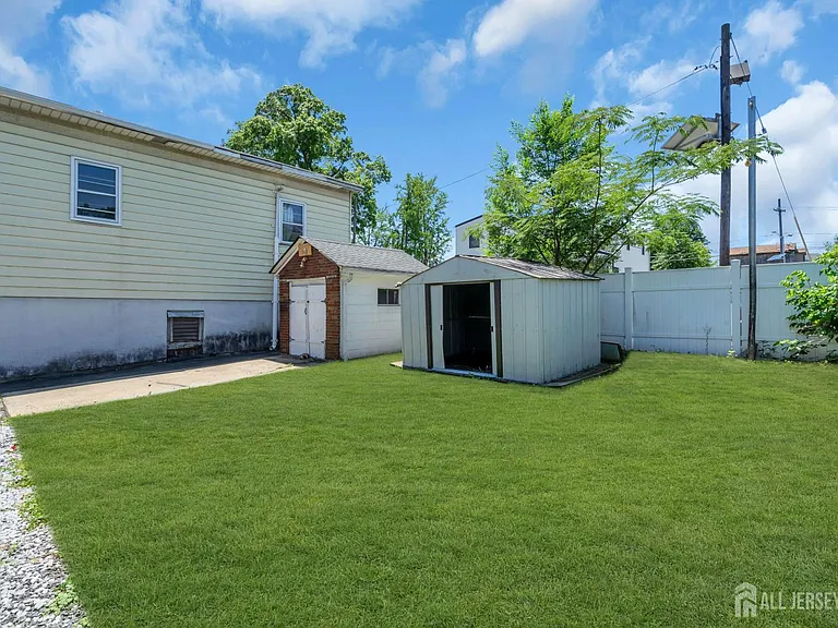 287 E Smith St — Photo 39