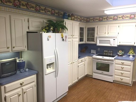 4th image of 32 Mimosa Ln