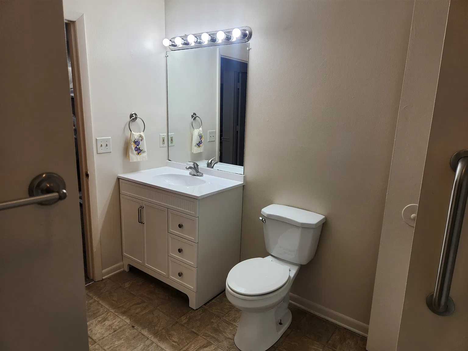 2 bed, 800 sqft, $1,225 — Photo 4