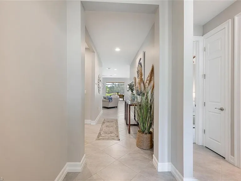 14606 Tropical Dr — Photo 3