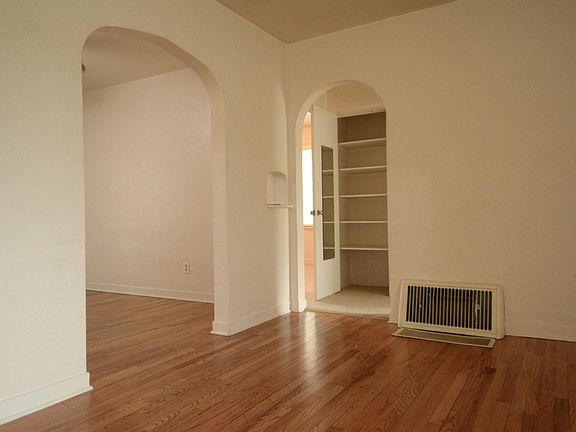 5th image of 524 Vassar Dr SE