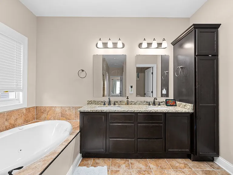 67 Cobblestone Ln — Photo 40