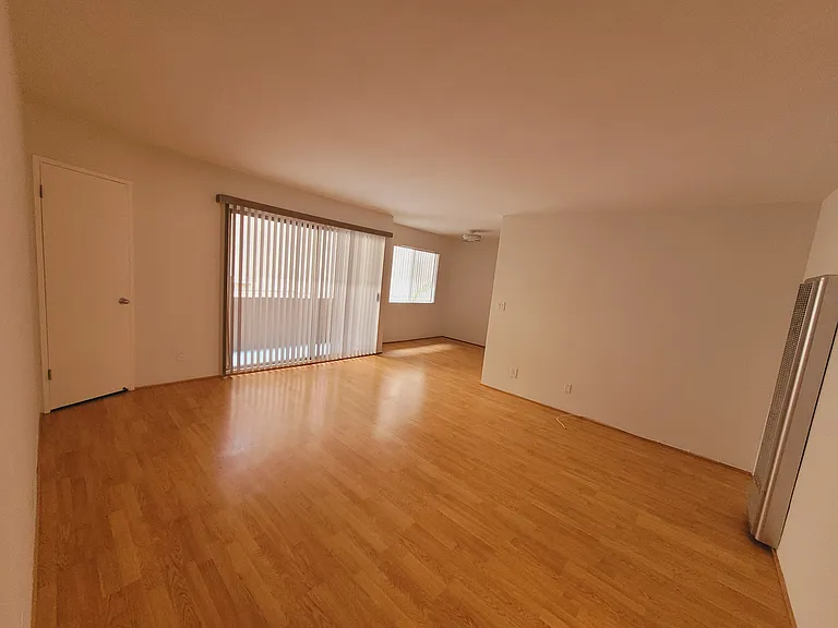 1410 Venice Blvd #6 — Photo 2