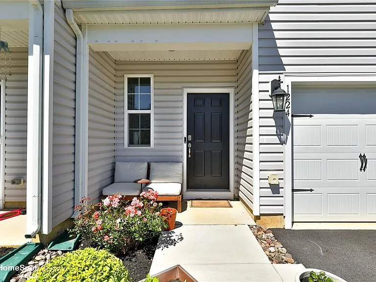 1224 Martin Rd — Photo 2