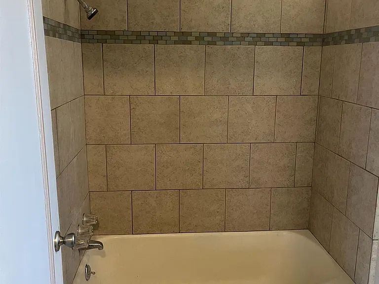 1314 S Hutchins St #A — Photo 5