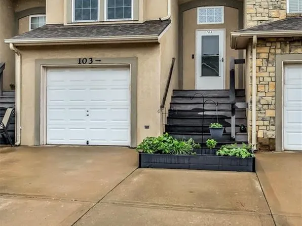 1151 N Martway Dr APT 103, Olathe, KS 66061