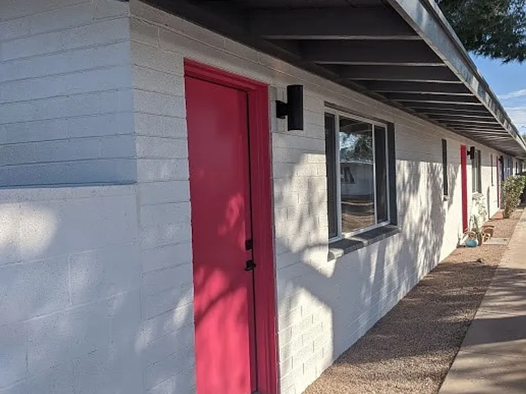 2762 N Forgeus Ave — Photo 14
