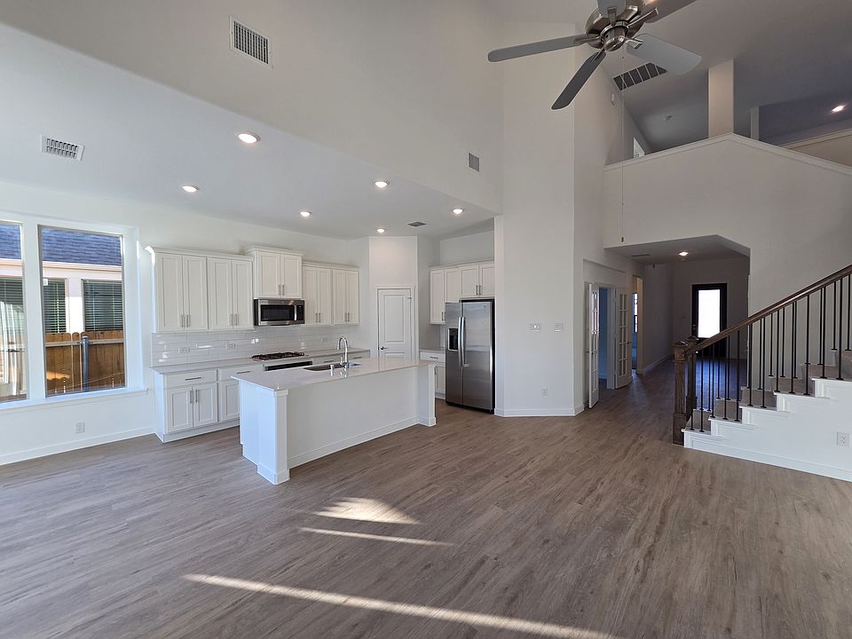 1st image of 724 Warleggan Way