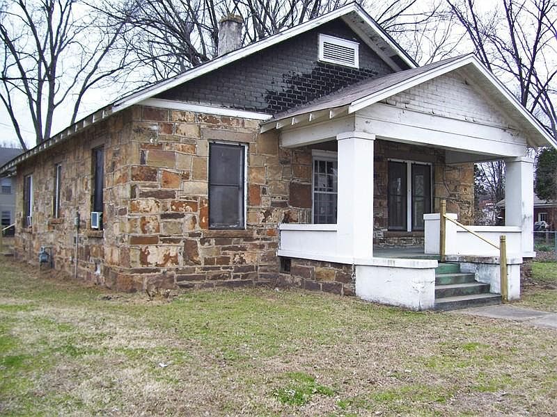 1st image of 406 Laster St