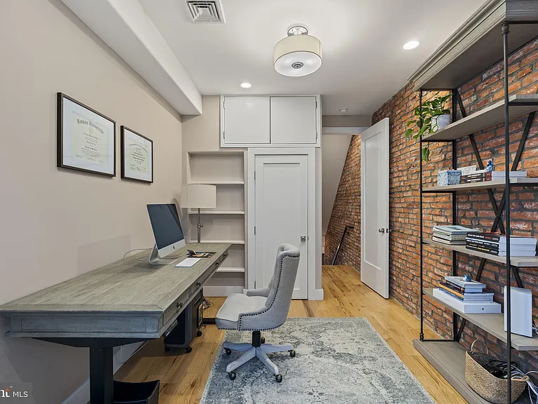 729 S 15th St — Photo 13