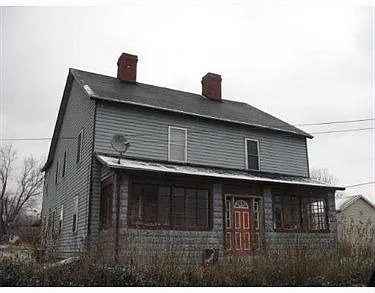 106 Poplar St photo 1