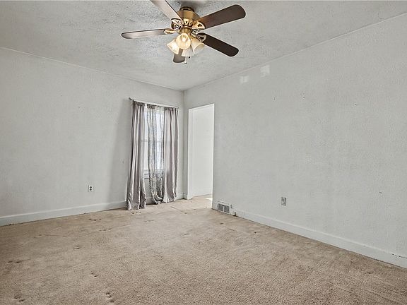 4th image of 1807 McMinn St