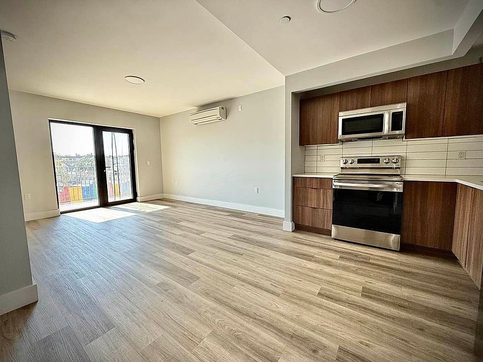 1st image of 1111 Foster Ave #603