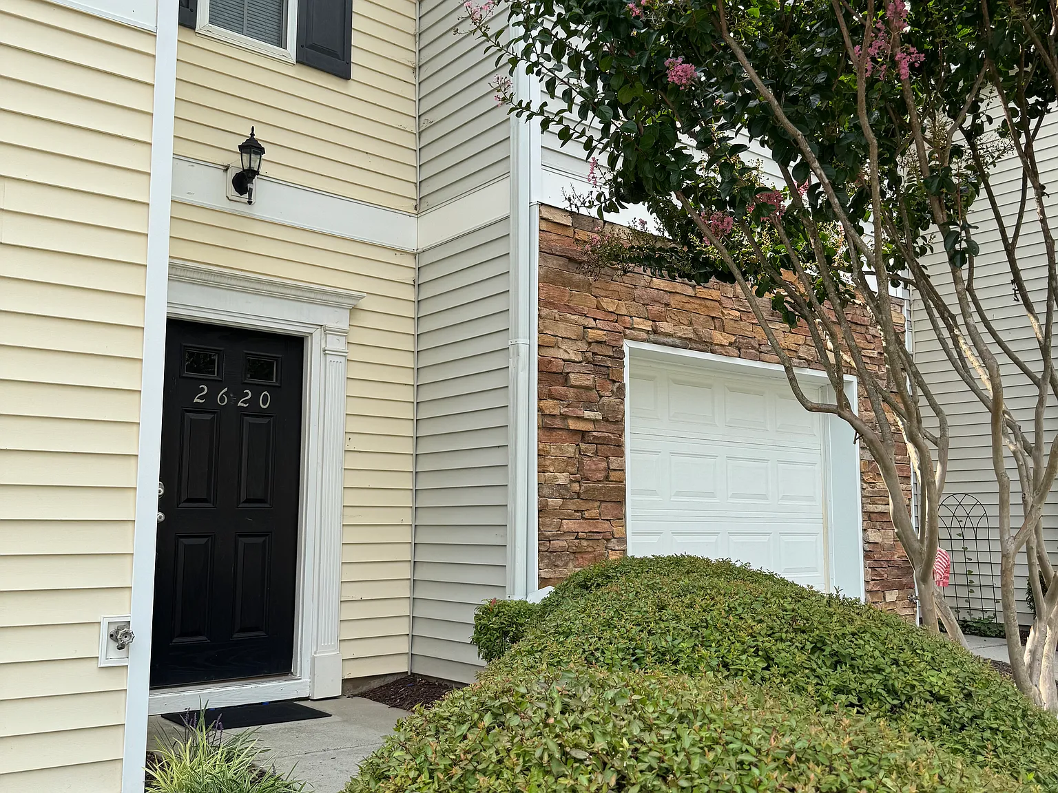 2 bed, 2.5 bath, 1468 sqft, $1,800 — Photo 3