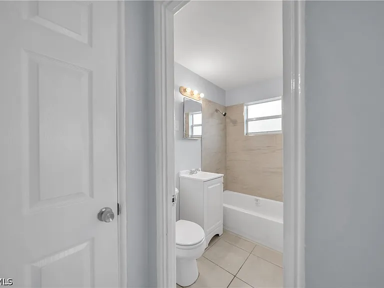 1527 Gardenia Ave — Photo 24