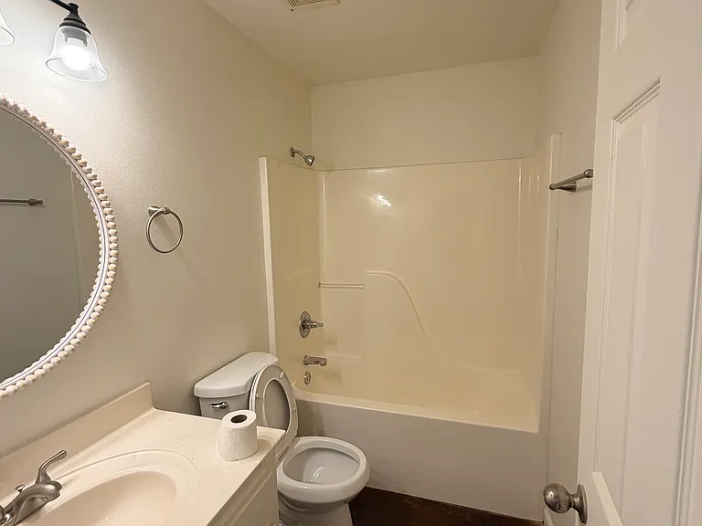 1021 Spangle St — Photo 3