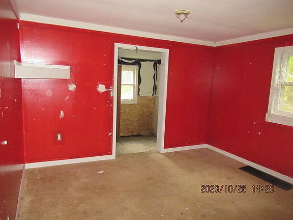 3rd image of 107 W Olive St