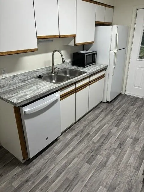 3 bed, 2.5 bath, 1350 sqft, $1,600 — Photo 2