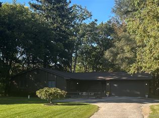 6263 Davison Rd, Burton, MI 48509