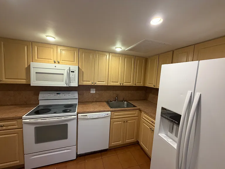 14279 Kendale Lakes Cir — Photo 16
