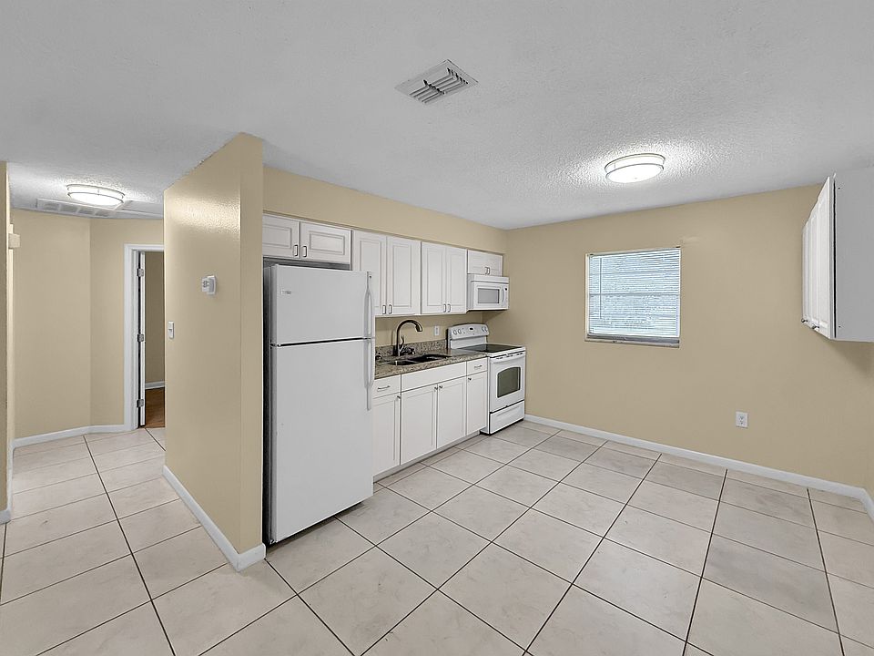 1st image of 202 2nd St