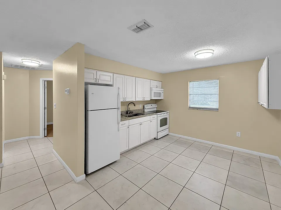 202 2nd St