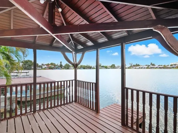 7048 W 17th Ct, Hialeah, FL 33014