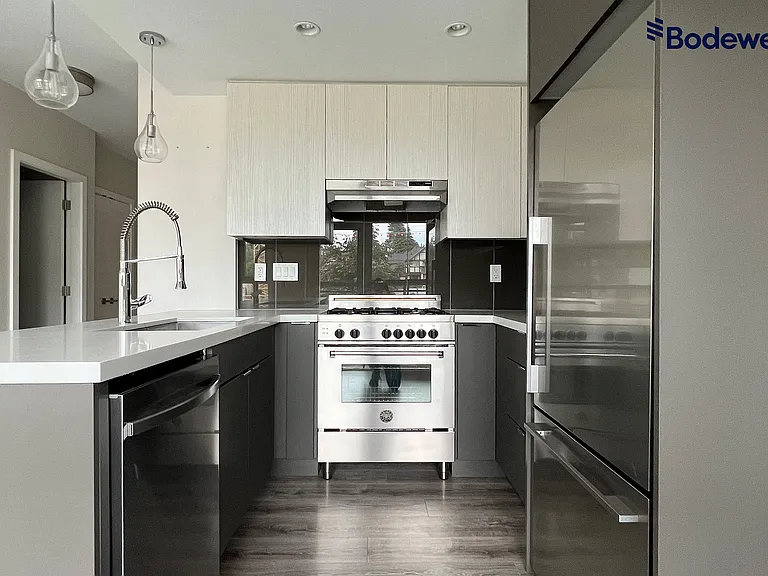 711 Breslay St #301 — Photo 3