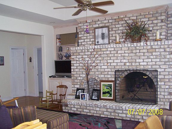 4th image of 208 Blueberry Hill Dr