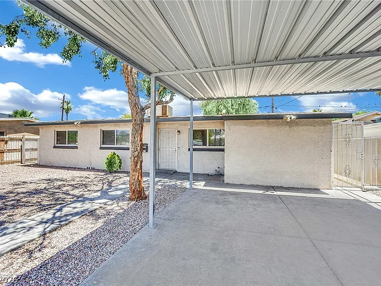 2221 Santa Clara Dr — Photo 3