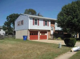 4 Country Ln, Newark, DE 19702