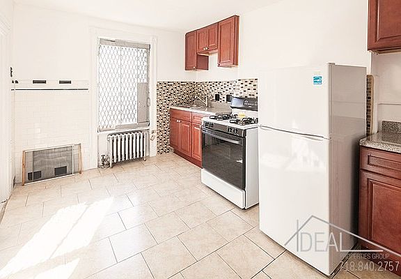 2nd image of 676A Degraw St APT 3