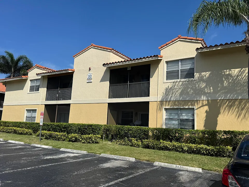 1241 SW 46th Ave #1008