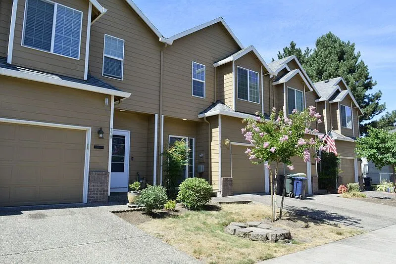 3 bed, 2.5 bath, 1284 sqft, $2,795 — Photo 2