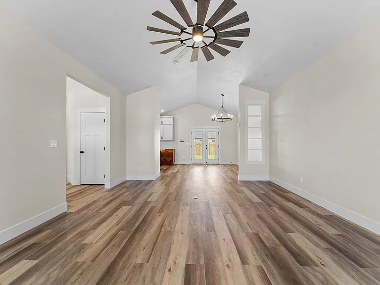 1065 SW Camille Dr — Photo 8