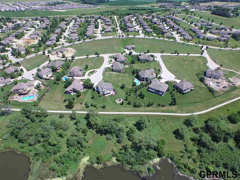 2nd image of 14801 Summit Cir