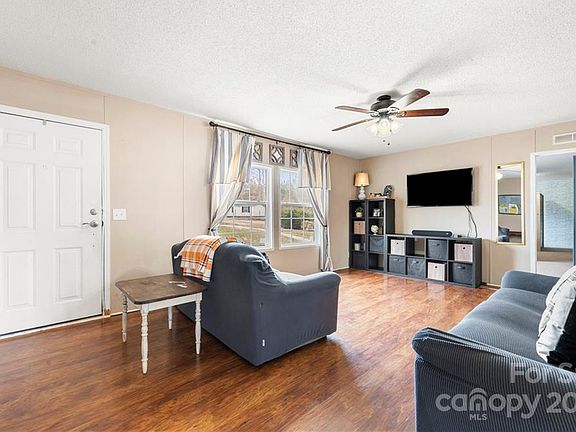 5th image of 1193 Peppertree Dr