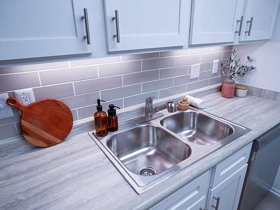 5th image of 601 N Van Buren Trl #740