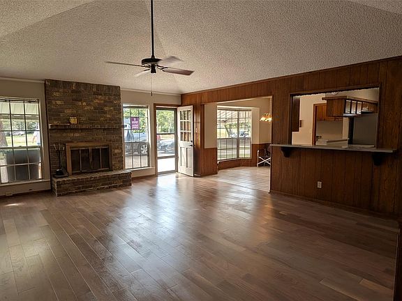 4th image of 2902 Robinson Rd