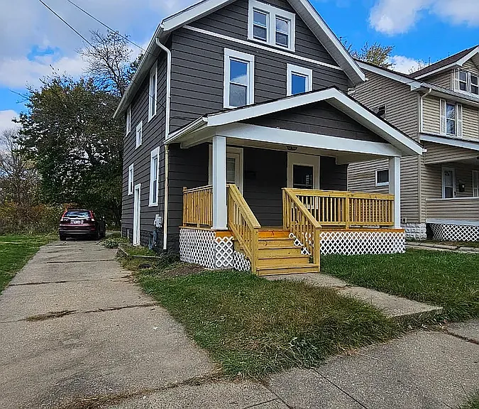 305 Cole Ave — Photo 1