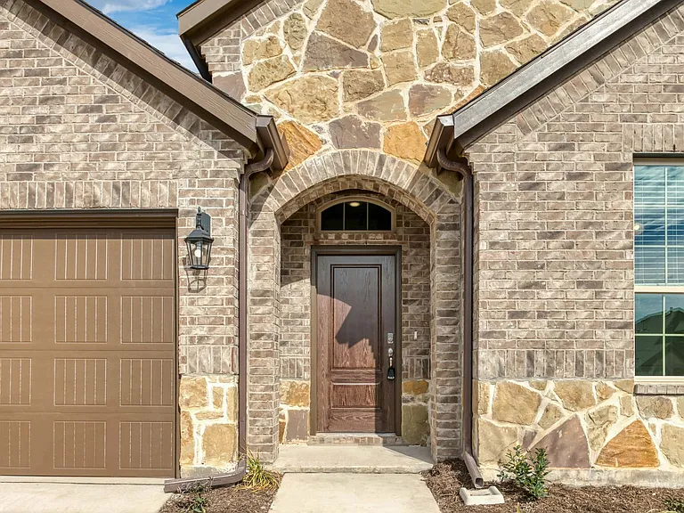 229 Tate Ln — Photo 4