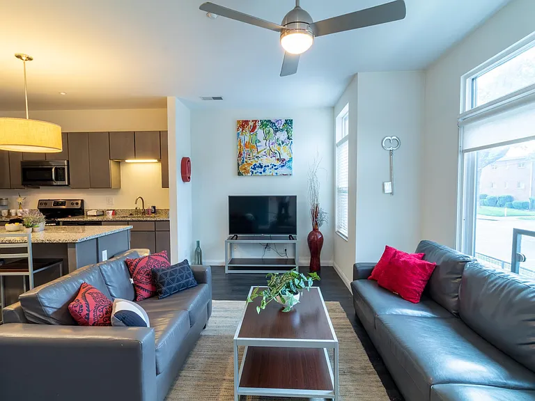 The King Apartments — Photo 20