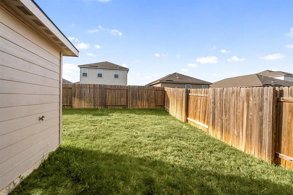 3 bed, 2.0 bath, 1536 sqft, $1,575 — Photo 3