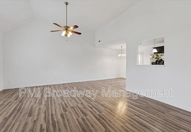 837 Shelton Cir — Photo 12