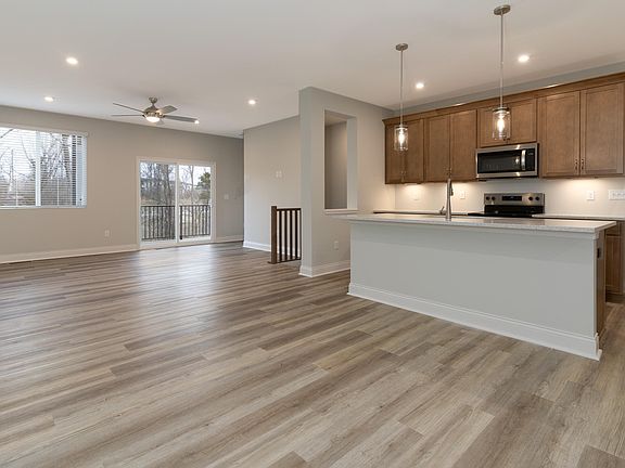 4th image of 308 Cornwall Dr