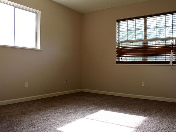 5th image of 208 Magnolia St